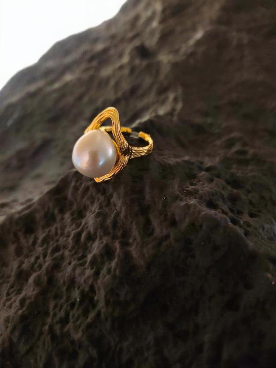 Baroque Pearl Ring in 18K Gold-Plated Twisted Band - Unique White Pearl & Golden Minimalist Jewelry for Everyday Luxury, One-of-a-Kind Statement Ring