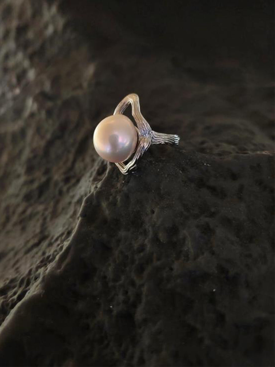 Baroque Pearl Ring in 925 Silver-Plated Twisted Band - Unique White Pearl & Golden Minimalist Jewelry for Everyday Luxury, One-of-a-Kind Statement Ring