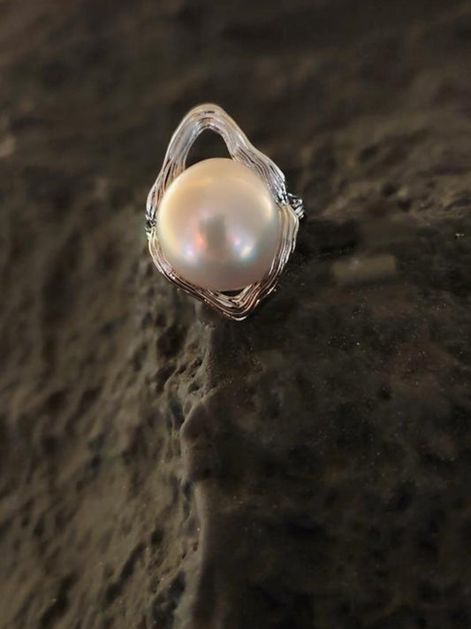 Baroque Pearl Ring in 925 Silver-Plated Twisted Band - Unique White Pearl & Golden Minimalist Jewelry for Everyday Luxury, One-of-a-Kind Statement Ring