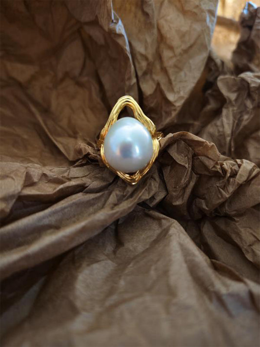 Baroque Pearl Ring in 18K Gold-Plated Twisted Band - Unique White Pearl & Golden Minimalist Jewelry for Everyday Luxury, One-of-a-Kind Statement Ring